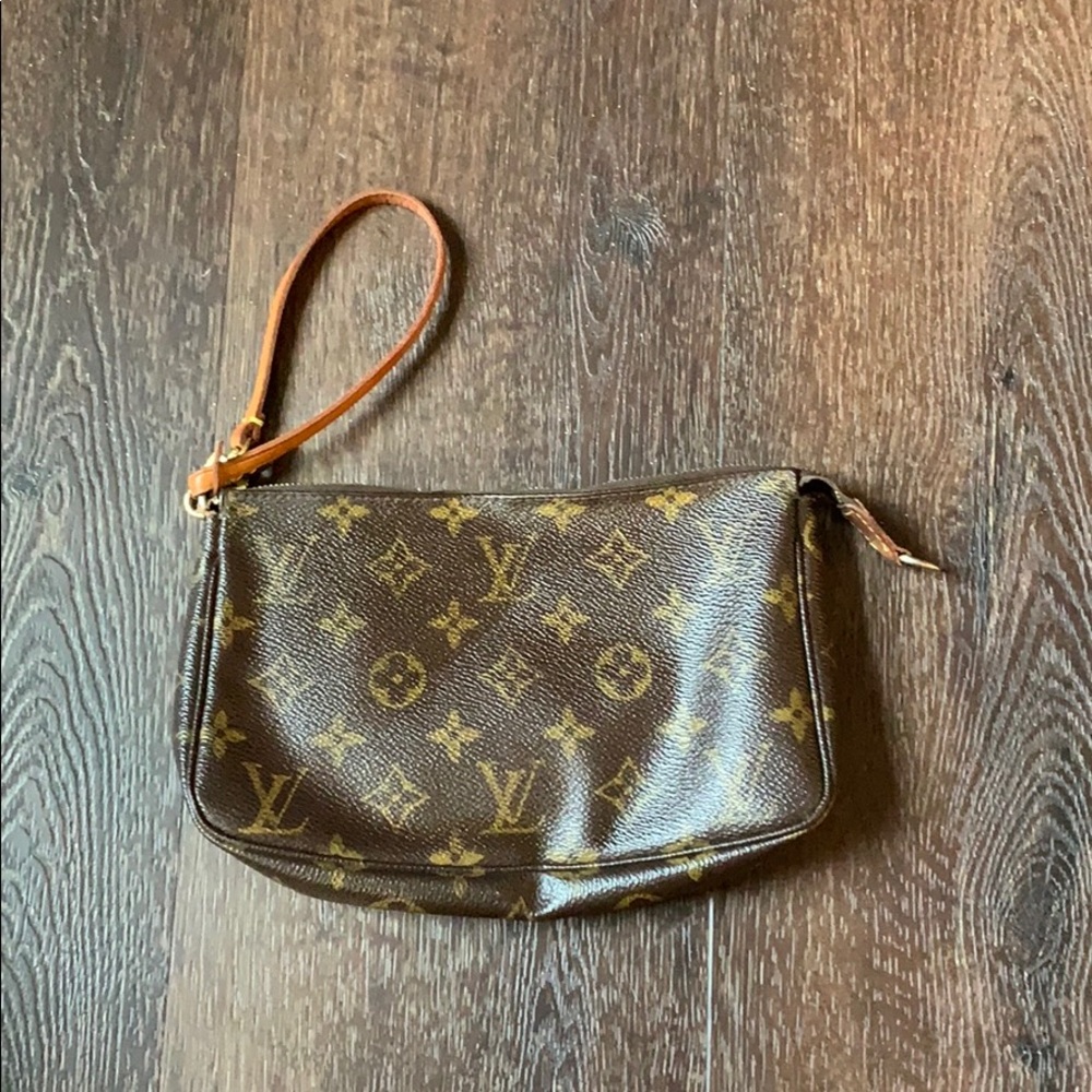 Louis Vuitton Pouchette
